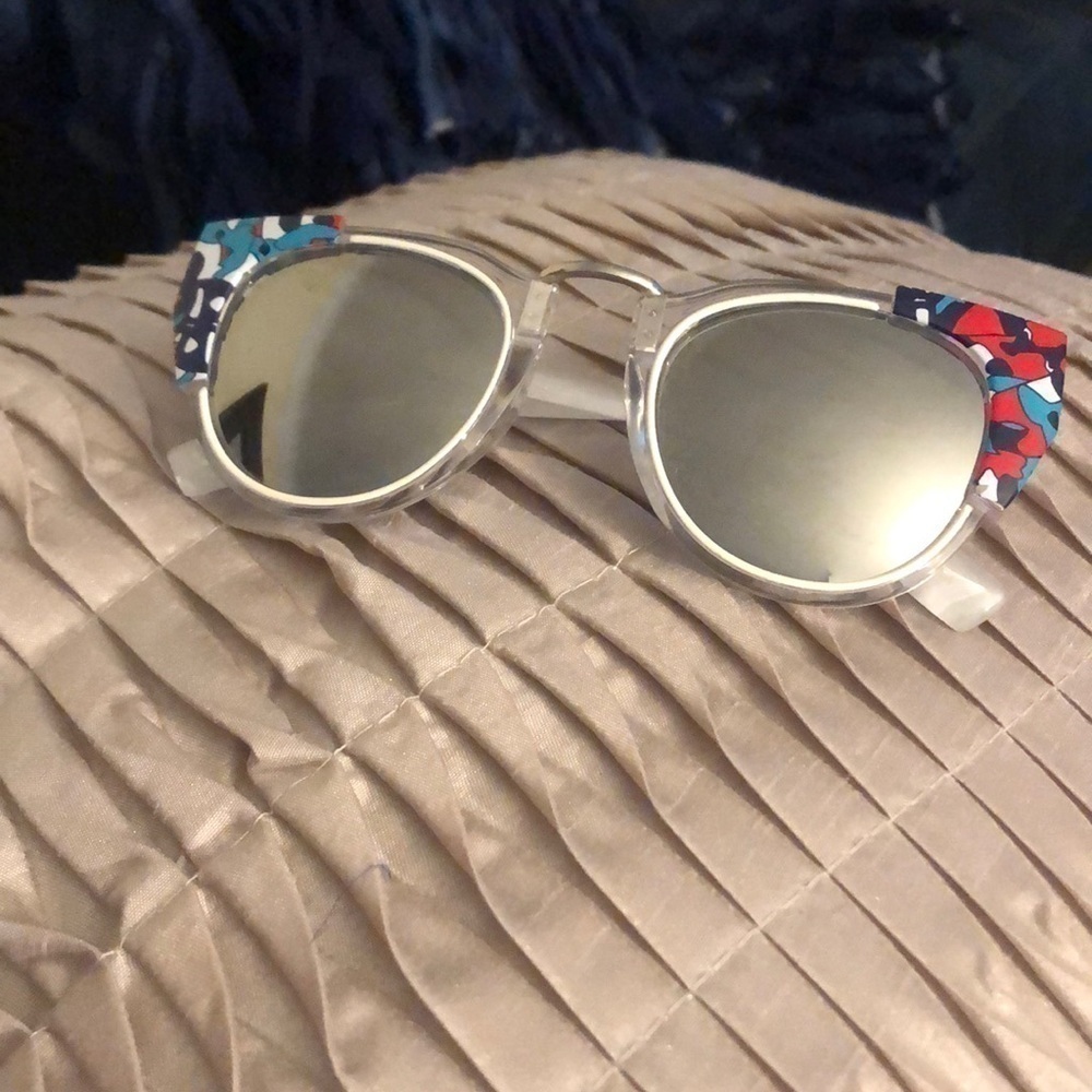 MIRROR sunglasses with decorative accents